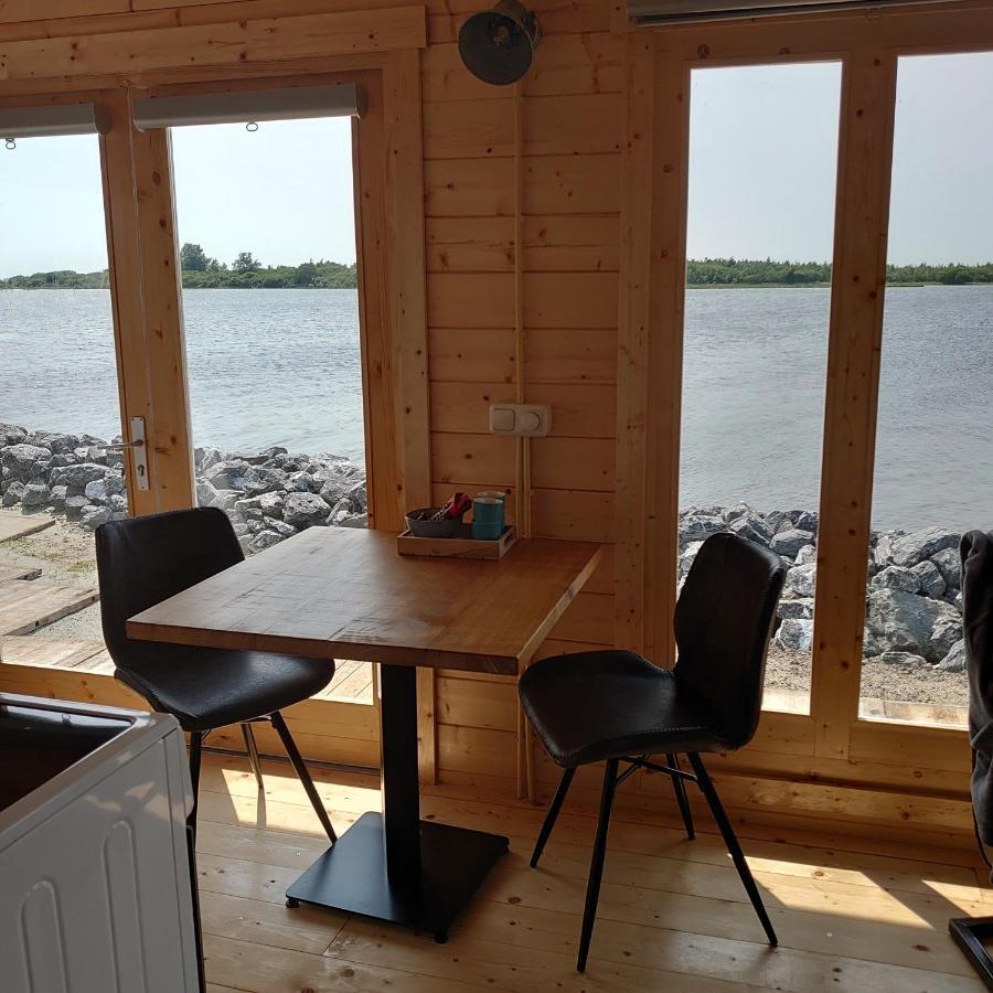 Waterhuisjes Op De Pier Van Lauwersmeerplezier! Lauwersoog Kültér fotó