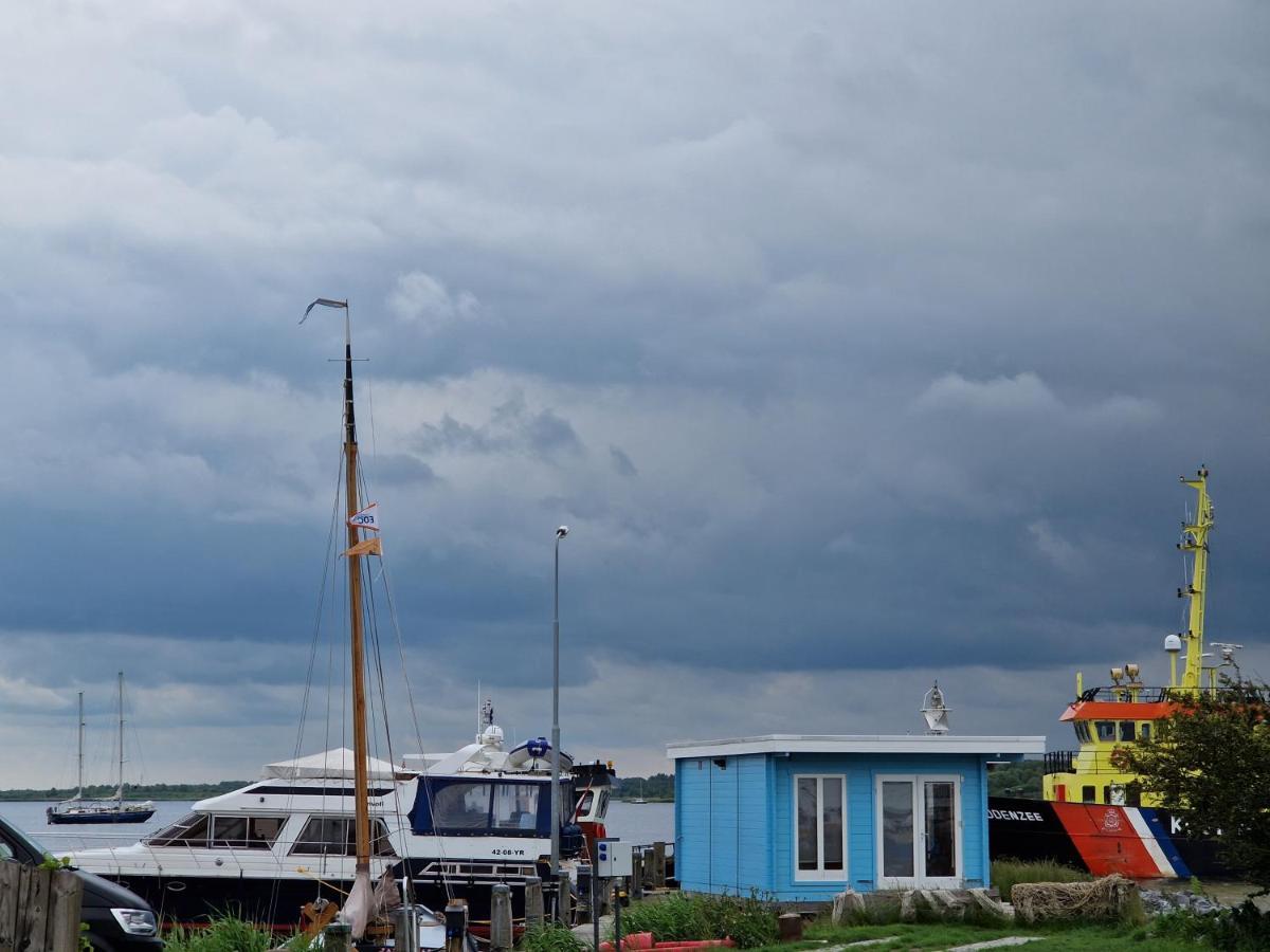 Waterhuisjes Op De Pier Van Lauwersmeerplezier! Lauwersoog Kültér fotó